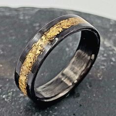 High quality ring made from black carbon fiber and gold leaf. Handcrafted in Belgium. This stunning carbon fiber ring is entirely handmade. Each piece is the result of hours of meticulous work which ensures exceptional quality. Made from carbon fiber and a bio-based resin which makes this accessory not only eco-friendly but also very durable and lightweight. This ring is crafted from hypoallergeic materials, making it perfect for those with sensitive skin as it won't cause any irritation or leav Woman Wedding Ring, Gold Leaf Ring, Carbon Fiber Ring, Carbon Fiber Rings, Gold Leaf Rings, Fiber Jewelry, Leaf Ring, Ring For Men, Carbon Black