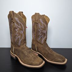 These Justin Boots In Tan Are A Must-Have For Any Cowboy Or Cowgirl Enthusiast. With A Square Toe And Low Heel, They Provide Both Comfort And Style. Made Of High-Quality Leather, These Boots Are Sure To Last For Years To Come. The Mid-Calf Shaft Style And Western Theme Make Them Perfect For Any Occasion. Whether You're On The Ranch Or In The City, These Boots Will Have You Looking And Feeling Great. Available In Size 7.5, They Are A Great Addition To Any Women's Shoe Collection. Western Boots With Cushioned Footbed, Western Style Boots With Cushioned Footbed, Western Style Closed Toe Boots With Cushioned Footbed, Western Style Cushioned Closed Toe Boots, Western Style Fitted Work Boots With Round Toe, Fitted Western Work Boots With Round Toe, Medium Width Boots With Reinforced Toe, Western Boots With Heel Pull Tab And Round Toe, Western Boots With Cushioned Footbed And Snip Toe