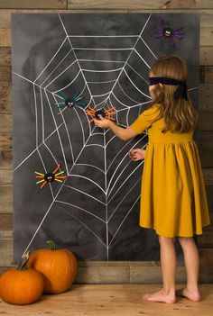 Fun Halloween Party Games, Halloween Infantil, Halloween Class Party, Casa Halloween, Halloween Games For Kids, Adornos Halloween, Halloween Tags, Halloween Party Games, Spider Webs