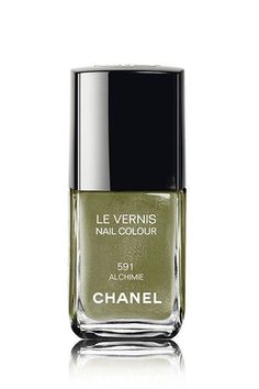 Best New Nail Shades For Fall Vamp Nail Polish, 90s Beauty, Luv Nails, Spirit Fingers, Chanel Nail Polish, Austria Vienna, Chanel Nails, Hello Nails, Bold Brows