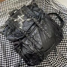 Rivet Chain Leather Backpack Gothic Backpacks, Skeleton Fashion, Leather School Backpack, Y2k Girls, Aesthetic Backpack, Backpacks For Women, Goth Y2k, Black Punks, Student Bag