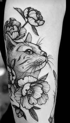 Cat Face Tattoos, Cat Portrait Tattoos, Witchcraft Tattoos, Black Cat Tattoos, Cat Tattoo Designs, Flowers Tattoo, Simplistic Tattoos, Tattoo Inspo, Animal Tattoos