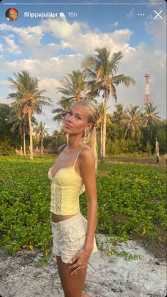 Outfit Ideas Hot Weather, Party Outfit Fall, Down Town Girl, Gigi Hadid Kendall Jenner, Hot Weather Outfits, Outfit Yellow, Most Paused Movie Scenes, Island Outfit, Fest Outfits