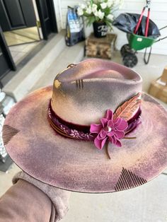 Cowboy Hats Aesthetic, Diy Leather Hat, Hats Aesthetic, Decorated Hats, Turquoise Furniture, Hat Burning, Girl Hats