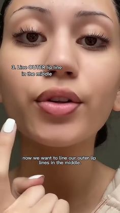 How To Line Lips Tutorials, How To Do Make Up Natural, Over Lined Lips Tutorials, How To Wear Lipstick, Lip Lining Tutorial, How To Lip Line Your Lips, How To Line Your Lips, How To Overline Your Lips, How To Do Your Makeup