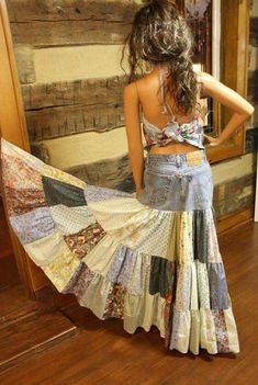 Diy Patchwork Skirt Pattern, Patchwork Skirt Diy, Diy Hippie Clothes, Upcycling Ideas Clothes, Diy Boho Clothes, Upcycled Denim Skirt, Jeans Upcycle, Diy Denim Skirt, Artisanats Denim