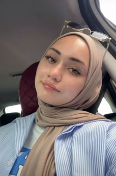 Arabian Hijab Style, Arab Hijab Style, Makeup With Hijab, Arabic Hijab Style, Modern Hijab Style, Arabic Hijab, Hijab Selfie, Selfie Hijab, Makeup Hijab