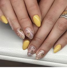 Bumble Bee Acrylic Nails, Honey Themed Nails, Honey Nail Art, Honey Inspired Nails, Bee Hive Nails, Simple Bee Nails, Honey Pot Nails, Nails With Bee Design, Bee Theme Nails