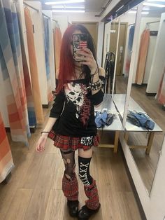 Punk Alternative Fashion, Red Black Clothes, Women's Fashion Alternative, Scene Inspired Outfits, Scene Goth Outfits, Goth Scene Outfits, Emo Bimbocore Outfits, Emo Cute Outfits, Skins Aesthetic Outfits