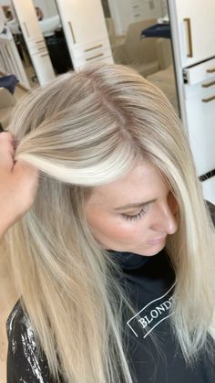 The process at the bowl🙌🏼 After a full head of babylights I root tapped, toned, and styled for a bright buttery blonde🤩 Using all… | Instagram Blonde Foils With Lowlights, Solid Blonde To Dimensional, Blonde Highlights Close To Root, Blonde Foils On Blonde Hair, Summer Buttery Blonde, Blonde Scale, Dimensial Blonde, Creamy Blonde Babylights, Blonde To The Root