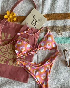 Aesthetic Swimsuit, Hawaii Bikinis, Coconut Girl Aesthetic, Aesthetic Hairstyles, Summer Bathing Suits, Mermaid Outfit, Beach Fits, Triangl Swimwear