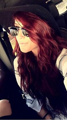 Love her hair color Hair Color Burgundy, Dark Red Hair, Balayage Blonde, Hair Red, Winter Hair Color