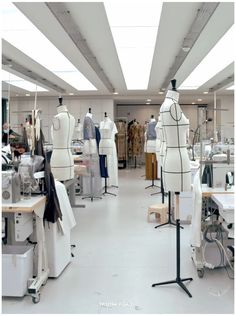 a room filled with lots of white mannequins