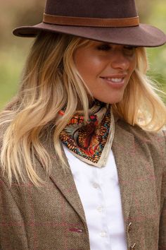 Leaf Fashion, Country Outfits Women, British Country Style, British Country, Country Women, Blazer Outfit, Autumn Leaf, Blazer Outfits