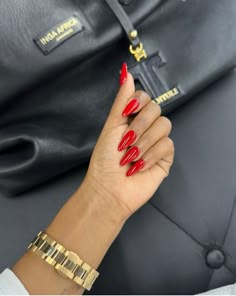 Red Almond Nails Black Women, Red Nails On Dark Skin, Red Classy Nails, Red Nails Black Women, Almond Red Nails, Red Almond Nails, Almond Nails Red, Classy Nail Art Ideas, Red Gel Nails