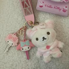 Hime Aesthetic, Car Keychain Aesthetic, Car Keys Aesthetic, Keys Aesthetic, Keychain Aesthetic, Pink Car Accessories, Hello Kitty Car, Hello Kitty Keychain, Girly Car Accessories