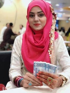 Artis India, Hijab Beauty, Couple Hands, Sweet Smile, Muslim Girl, Wallpaper Images, House Floor