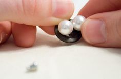 Afraid to lose that new pair of earrings? Keep pairs on a button, that way they'll stay in pairs and are easy to put your finger on when you need them.   ~ℛ Drawers Organization, Earrings Storage, Handy Dandy, Clever Hacks, Organization Tips, Cleaning Organizing, Organization Hacks, Things To Know