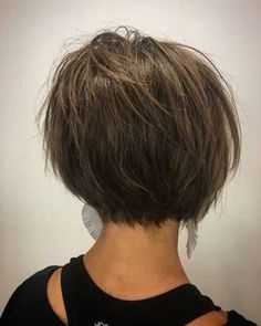 Kort Bob, Layered Haircuts For Women, Going Grey, Layered Bobs, Wella Hair, Short Layered Haircuts, Pixie Bob, Fresh Cut, Short Bob Hairstyles