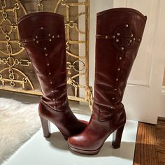 Size 8.5 5 Inch Heel 1 Inch Platform Scuffs Pictured Calf Measurements: 7 Inches From Front Of Boot To Back, 5 Inches Side To Side Bakery Decor Ideas, Bad Shoes, Bakery Decor, 5 Inch Heels, Tory Burch Shoes, Shoes Heels Boots, Shoes Women Heels, Black Boots, Leather Boots