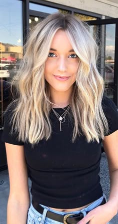 Blonde Hair Cuts Medium, Cute Medium Length Haircuts, Long Textured Hair, One Length Haircuts, Blonde Haircuts, Medium Length Haircut, Medium Blonde, Blonde Hair Inspiration, Blonde Hair Looks