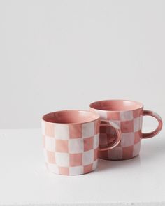 Our ceramic offering continues along with our collaboration with pottery wizards Robert Gordon. The Checkered Mug 2P Set features a pale pink and white checkered pattern. Enjoy a hot mug of tea or your favourite cup coffee with these beautifully made mugs. Checkered Pottery, Pink And White Checkered, Mug Of Tea, Robert Gordon, Chevron Jewelry, Chevron Mirror, Chevron Kitchen, Silk Quilt