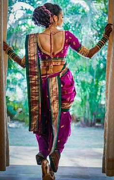 Kashta Saree Blouse Design, Peshwai Blouse Design, Marathi Bride Blouse Back Design, Navari Saree Blouse Designs Latest, Photo Poses In Nauvari Saree, Blouse Designs For Navari Saree, Navari Saree Blouse Patterns, Maharashtrian Blouse Design Back, Navari Saree Photoshoot Poses