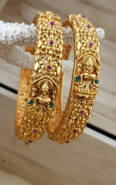 Bangles Jewelry Designs Gold, Jewelry Designs Gold, Golden Bangles, Bangle Design, Gold Bangles For Women, Gold Bangle Set, Modern Gold Jewelry, Bangles Gold