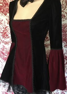 Vampire Clothing Aesthetic, Vampire Inspired Outfits, Modern Vampire Outfit, Vampire Aesthetic Outfit, Red Goth Outfits, Vampire Clothing, Vamp Fashion, Goth Fits, Goth Skirt