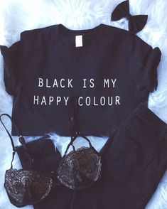 Black Is My Happy Color, Blogger Instagram, Mode Tips, Cooler Look, Outfit Trends, Style Noir, All Black Outfit, Color Shirt, Happy Colors