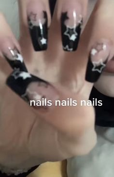 Square Nail Designs Heart, Easy Nail Acrylic Ideas, Black On Black Acrylic Nails, Black Acrylic Nails Stars, Acrylic Nails With Star Design, Alt Nails Almond, Nail Ideas Y2k Short Black, Y2k Nail Inspo Black, Cute Grunge Nail Ideas