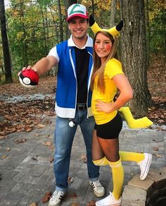 DIY Couples Halloween Costumes Pikachu Couple Costume, Women Pokemon Costume, Couple Costume Anime, Pokemon Couple Costume, Pokemon Outfits Ideas, Easy Diy Cosplay, Pikachu Costume Women, Pikachu And Ash Costume