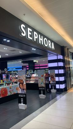 Sephora Store, Shopping Pictures, Fotografi Vintage, Luxury Lifestyle Dreams, Affordable Makeup, Elegant Makeup, Foto Ideas Instagram, Holiday Shopping, Perfect Life