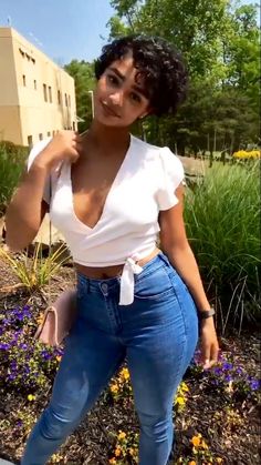 Aiyana Lewis Short Hair, Aiyana Lewis, Short Curls, Penteado Cabelo Curto, Bridesmaid Hairstyles, Hairstyles Medium, Short Curly Hair, Curly Girl, Pixie Hairstyles