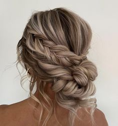 Hoco Updos, Grad Hairstyles, Bridesmaid Hair Inspo, Special Event Hair, Beauty Hair Color, Ball Hairstyles, Bridal Hair Updo, Hair Knot