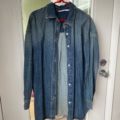 Never Worn Washed Blue Button-up Denim Top For Day Out, Washed Blue Button-up Denim Jacket For Day Out, Oversized Medium Wash Denim Top With Button Closure, Oversized Denim Top With Button Closure, Denim Blue Top With Button Closure For Day Out, Zara Light Wash Denim Jacket, Oversized Blue Denim Top With Button Closure, Spring Dark Wash Denim Top With Snap Buttons, Dark Wash Denim Top With Snap Buttons For Spring