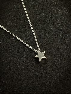 Cute Jewelry Silver, Cool Jewellery, Collar Aesthetic, Shein Jewelry, Embellished Fashion, Looks Pinterest, Pretty Jewelry Necklaces, Star Charm Necklace, Star Pendant Necklace