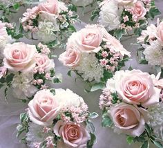 pink and white flowers are arranged in a circle on a clear tablecloth with the words centerpieces