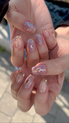 Aquí te mostramos ideas de uñas estilo boho para acompañar tus outfits y darles un toque increíble 🤍 Japanese Hard Gel Nails, Bookish Nails, Pisces Nails, Mystical Nails, Russian Nails, Celestial Nails, Recipes To Try At Home, Boho Nails, Nails Yellow