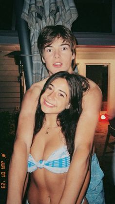 Demetradias Boyfriend, Missionary Pose Reference Couple, Summer Picture Poses, Teenage Love, Couple Goals Teenagers, Teen Love, Pic Pose