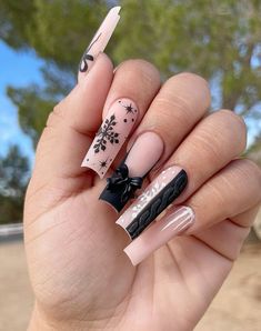 holiday black christmas winter nail inspo Black Nails Christmas Holidays, Short Dark Christmas Nails, Black December Nails, Black Christmas Nails Almond, Black Christmas Acrylic Nails, Black Christmas Nail Ideas, Black Winter Nails Acrylic, Pink And Black Christmas Nails, Black Holiday Nail Designs