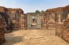 the entrance to an ancient building in india