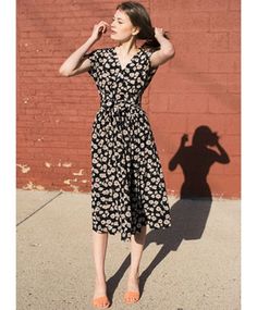 Anemone Scarlett Dress Scarlett Dresses, Outfit Trends, Midi Dress Casual, Inspired Outfits, Classy Dress, Street Style Outfit, Street Styles