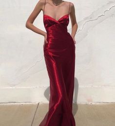 Red Satin Dress, Satin Gown, Red Satin, Evening Dresses Long, Looks Style, Evening Dresses Prom, Fancy Dresses, Satin Dresses, Pretty Dresses