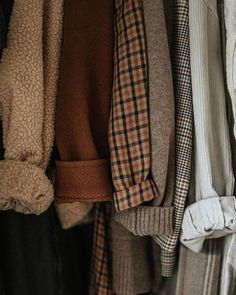 Autumn Thrifting Aesthetic, Farmhouse Aesthetic Outfits, Fall Insta Aesthetic, Autumn Clothing Aesthetic, Vintage Coat Outfit, Autumn Clothes Aesthetic, Autumn Cozy Outfit, Dark Autumn Aesthetic, Autumn Aesthetic Fashion