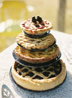 there are many different types of pies on display