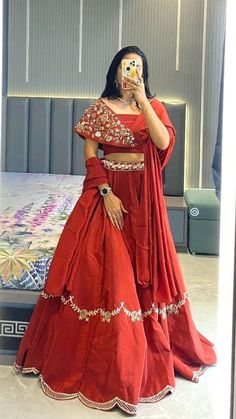 Blouse For Bridal Lehenga, Round Stomach Outfits, Wedding Choli Designs, Blouse Designs Chaniya Choli, Chaniya Designs Style, Chaniya Choli Designs Weddings Latest, Chaniya Choli Designs Weddings, Ghagara Design, Stylish Lehenga Designs