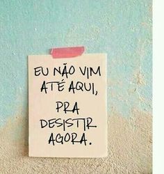 a piece of paper pinned to the wall with writing on it that says, eu nao vim ate aoui pra desstir agora