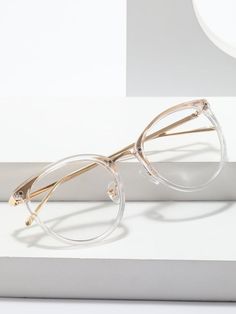 Unique Glasses Frames, Cute Glasses Frames, Glasses Frames Trendy, Classy Glasses, Fancy Glasses, Glasses Inspiration, Specs Frame, Clear Glasses Frames, Frame Eyeglasses