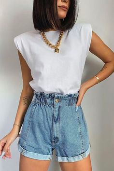 Muscle Tee, Fall Fashion Trends, Outfits Casuales, White T, Look Fashion, Short Outfits, Fashion Inspo Outfits